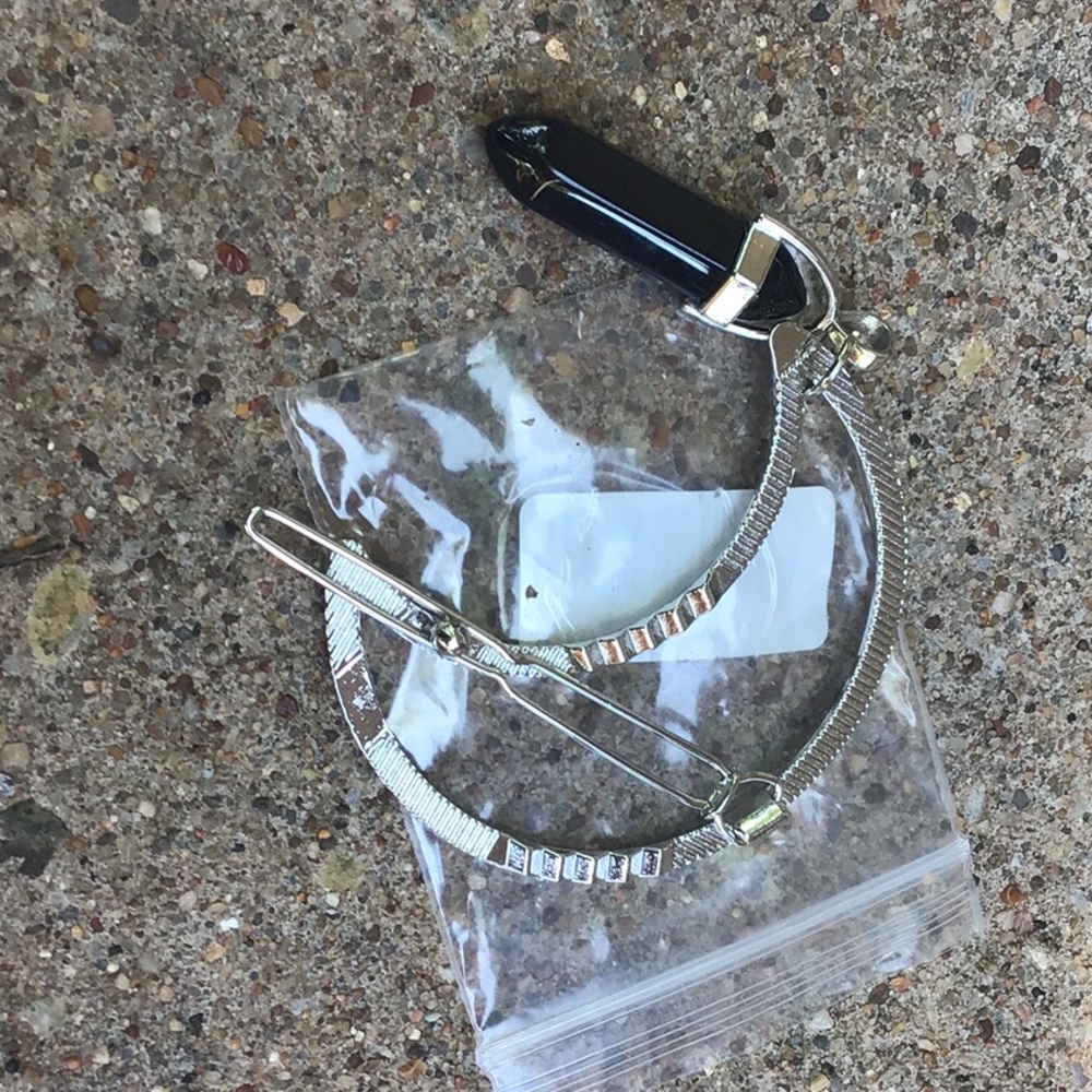 Silver Cresent Moon Hair Accessory. - Picture 2 of 3